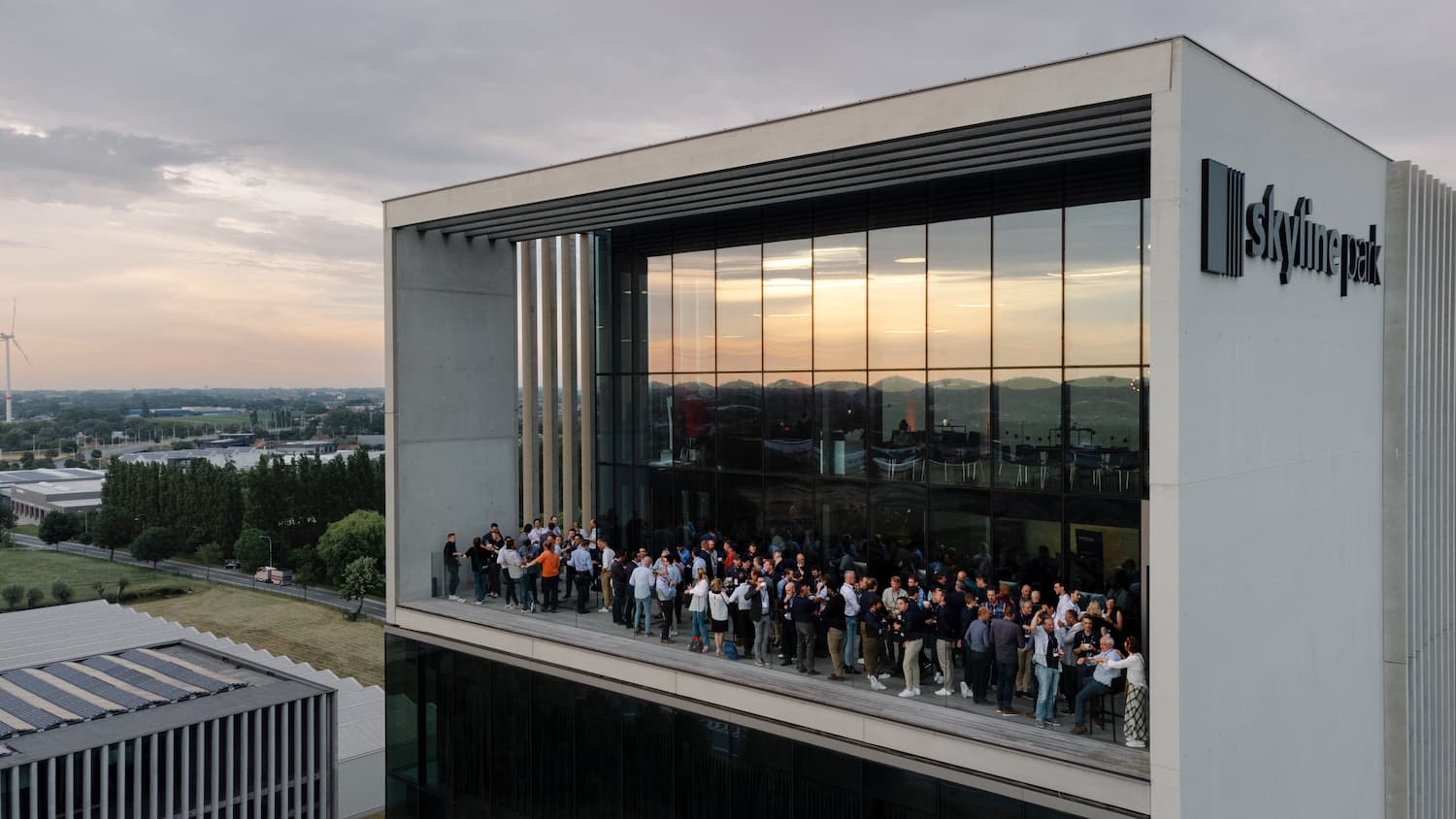 DataMiner Empower venue - People enjoying the view on the terras of Skyline Park Izegem